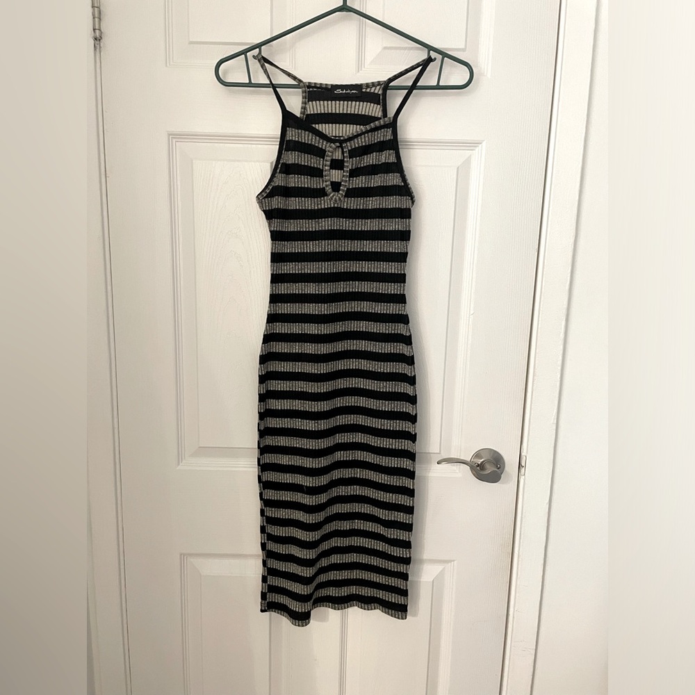 STRIPPED DRESS JUST BELOW KNEE